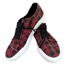 Blowfish Malibu NWOT rd&blk plaid slp on snkrs w fzzy lining  SZ 8.5 punk grunge